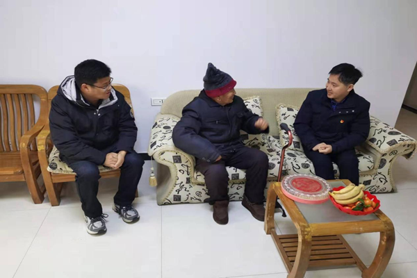 走访慰问离退休干部.png